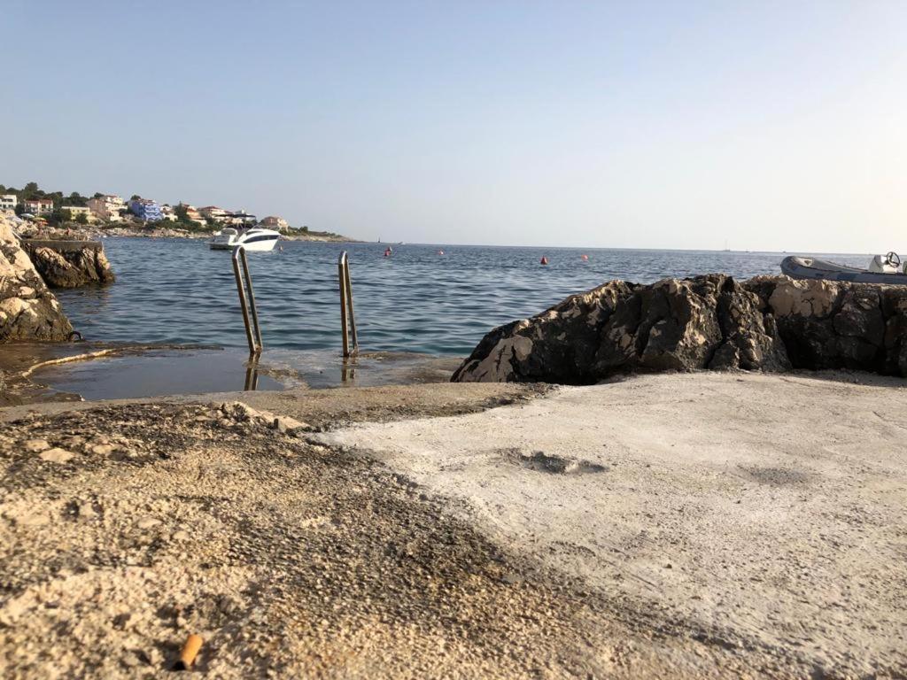 Apartmani Mares Ražanj Esterno foto